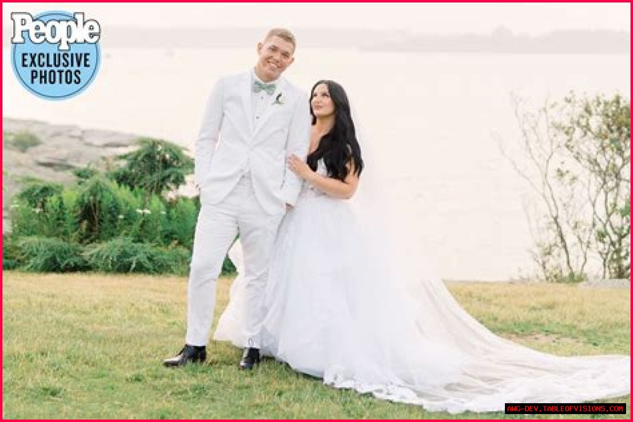 Is Elizabeth Rowe Trans? Married To Husband Cody Daniel